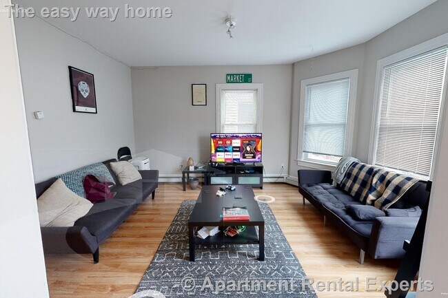 Photo - 27 Portsmouth St Unit #2