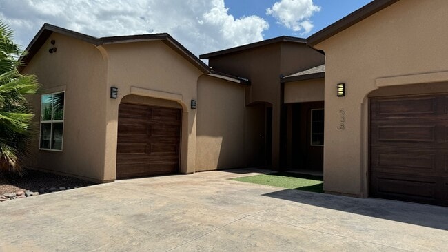 Building Photo - Beautiful 4 bedroom 2.5 bathroom Rental