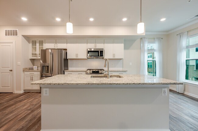 Photo - 2401 Stella Pl