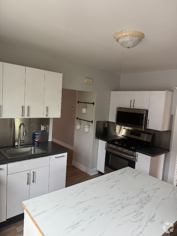 Building Photo - 92 Hubinger St Unit 92 Hubinger Street, 3rd. Fl. Rental
