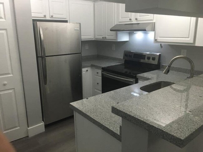 Building Photo - 1701 NW 96th Ter Unit 1701 Rental