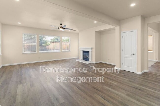 Photo - 785 Ellerbrook St