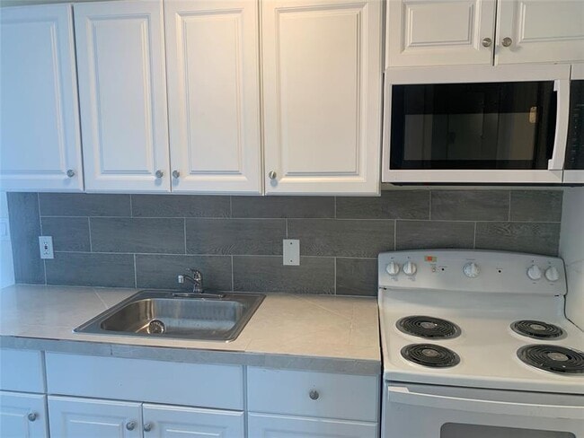 Building Photo - 2035 Jefferson St Unit A Rental