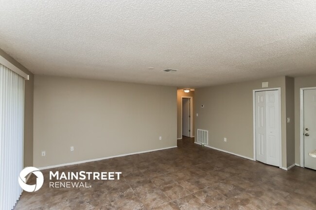 Photo - 449 Archer Rd SE