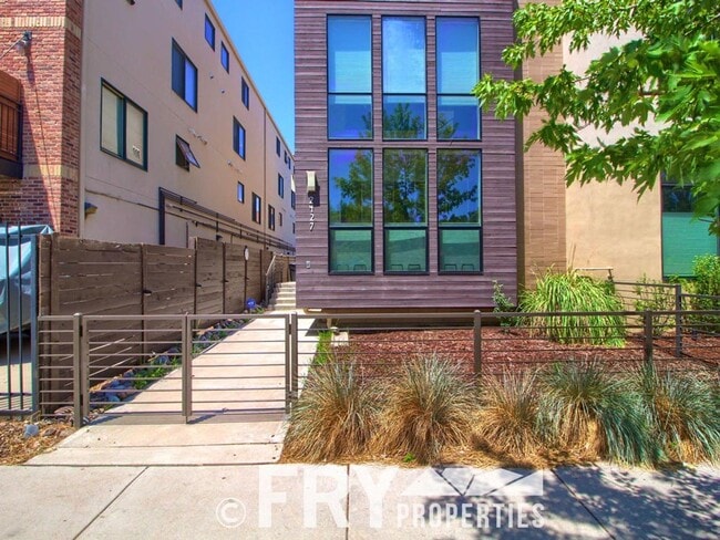 Photo - Spacious Duplex in the Heart of Downtown