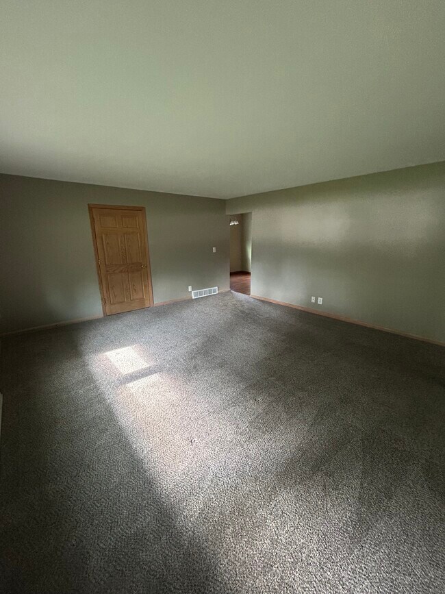 1317 N 116th St Unit 3 Beds 1.5 Baths - Lower Unit Duplex