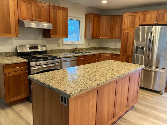 Photo - 3 Bedroom Ranch Style Home in Rogers Park!