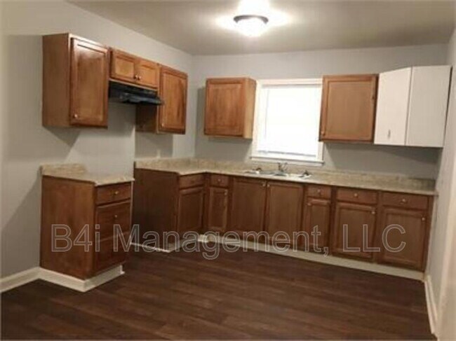 Photo - 4569 Mitchell St