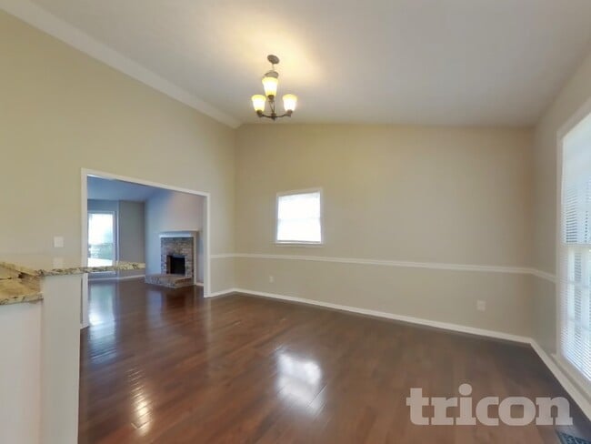 Photo - 891 Old Farm Walk