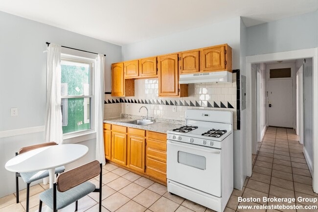 Building Photo - 15 Groom St Unit 3 Rental