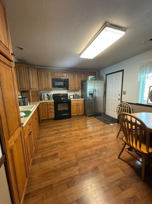 Photo - 825 W Sage St Unit 825 W Sage st