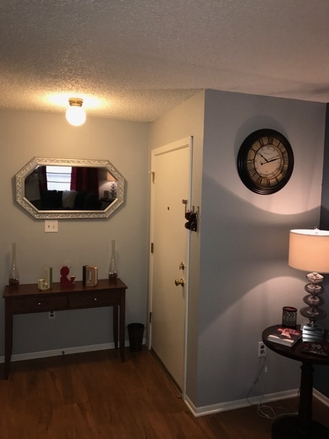 Building Photo - 2 BEDROOM CONDO  NEAR OUR LADY OF THE LAKE...
