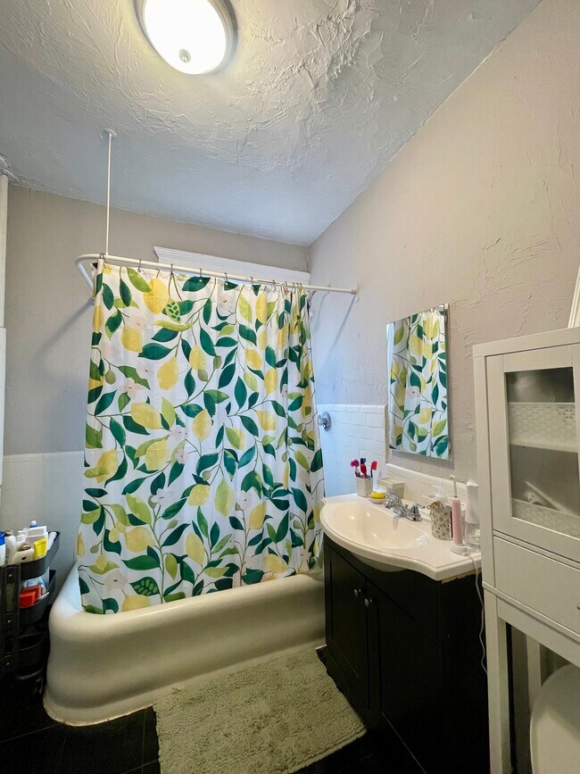 Photo - 25 Green St Apartments Unit 4