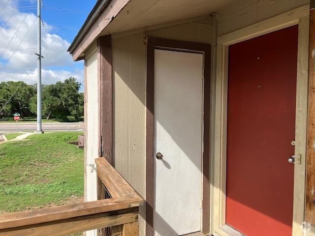 Building Photo - 9902 Roxanna Dr Rental