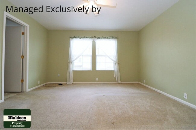 Building Photo - Northeast Pet Friendly Townhome!