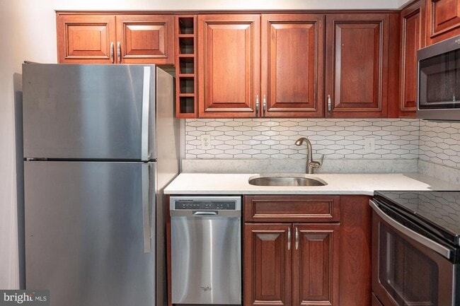 Photo - 1211 S Eads St Unit 102