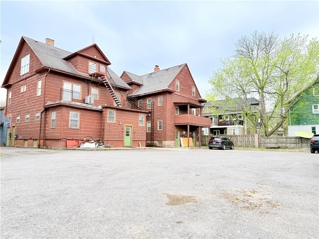 Photo - 936 Monroe Ave