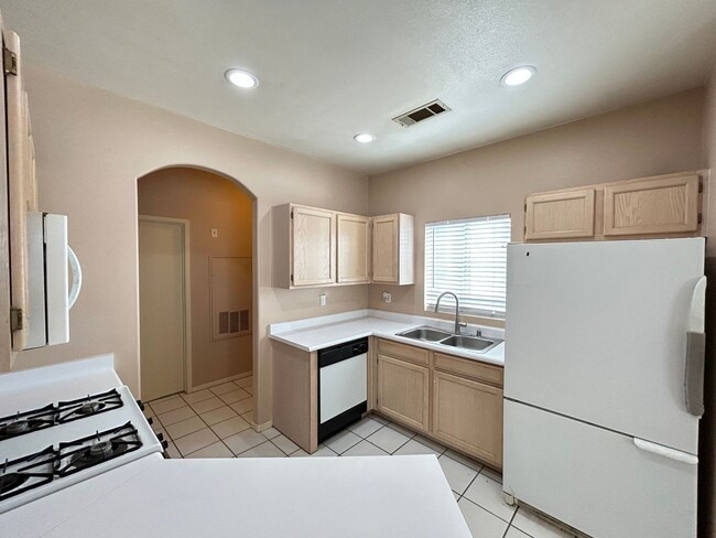 Photo - 1-Bed 1-Bath Condo in Guard Gated Community! Unidad 2047