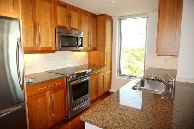 Photo - 10-40 Nouvelle Way Unidad 748 N