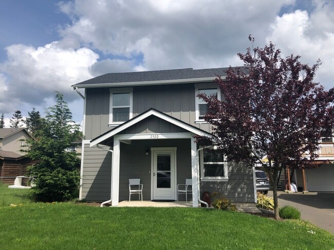 Building Photo - Newer Pet Friendly Home with detached Garage close to Barkley Trail system