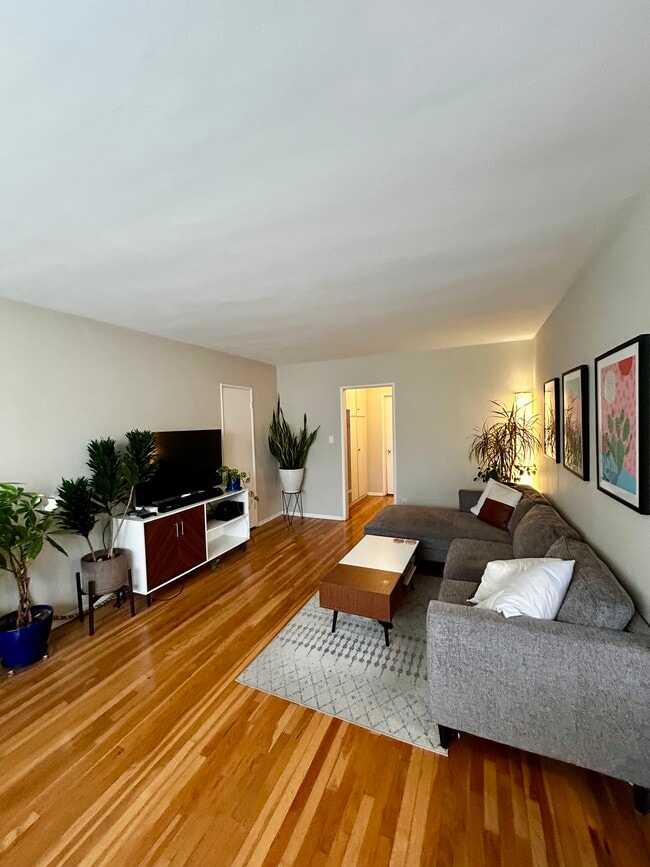 1064 Wooster S St Unit atinaproperties@gmail.com