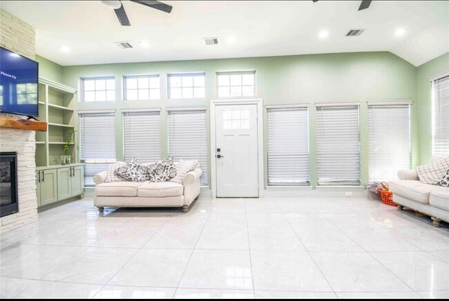 Building Photo - 9233 Kentshire Dr