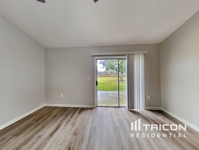 Photo - 2450 Creekfront Dr