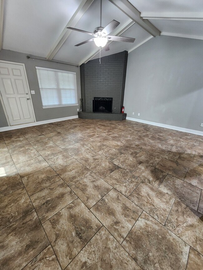 Photo - 4 bed 2 1/2 bath home, 2 car garage!