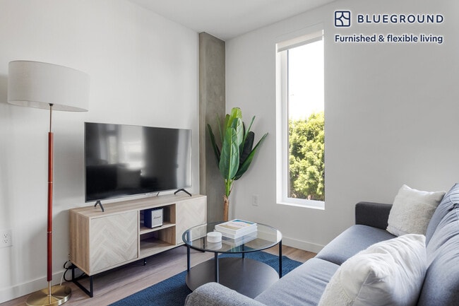 Photo - 5620 De Longpre Ave Unit FL3-ID1112