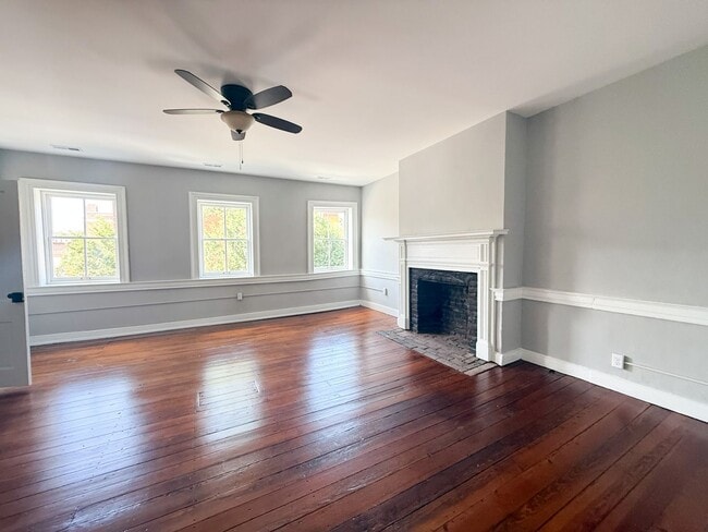 Building Photo - Renovated One-Bedroom Gem Steps from Train... Rental