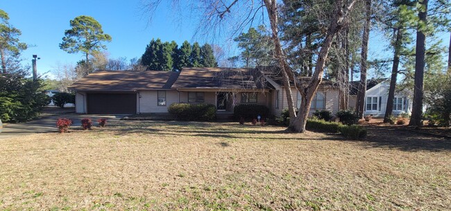 Fayetteville Pool Home Ready To Be Rented!! - Fayetteville Pool Home Ready To Be Rented!!