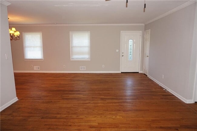 Photo - 2477 Creekview Dr SW