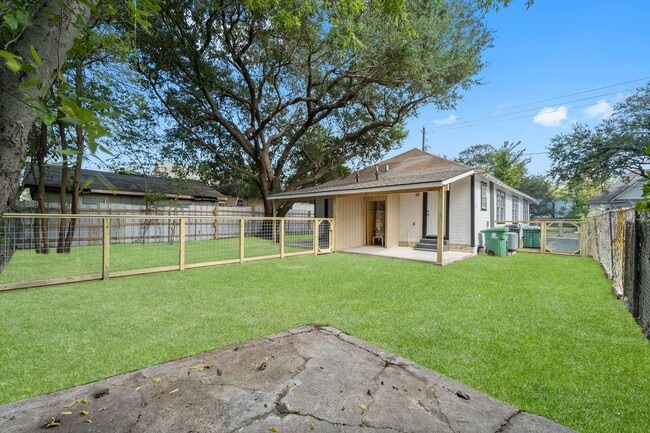 Photo - 1615 McKee St