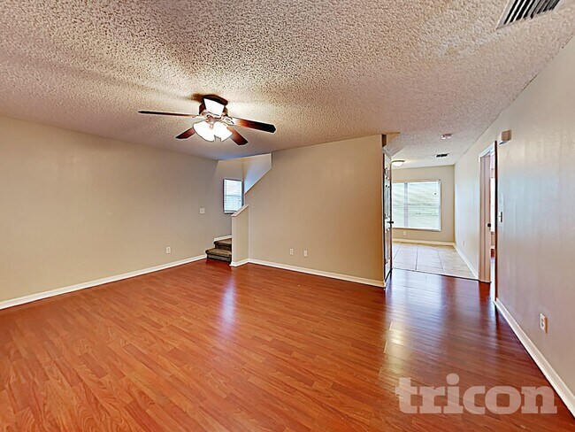 Photo - 914 Cape Cod Cir