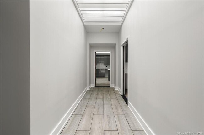 Photo - 61 Bank St Unit C