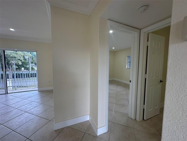 Building Photo - 8475 SW 94th St Unit 228E