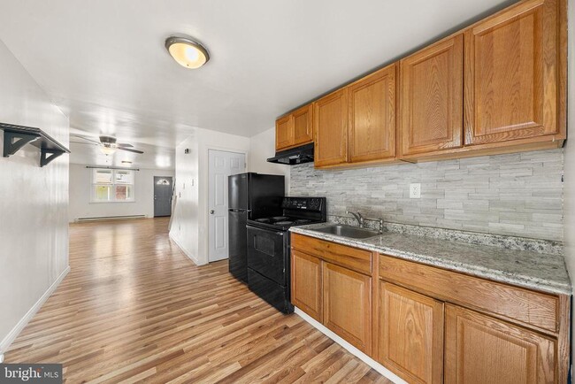 Photo - 5236 Harlan St