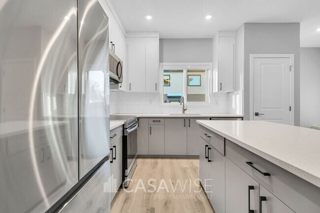 Photo - 10248-10157 157 St NW