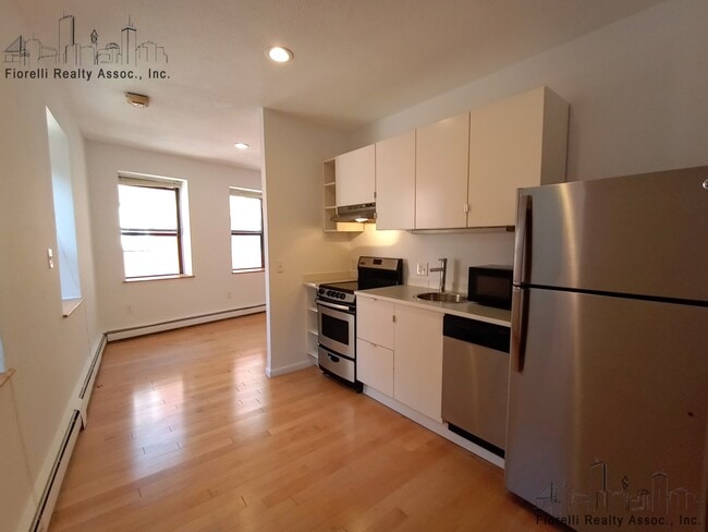 Building Photo - 181 Salem St Unit 9