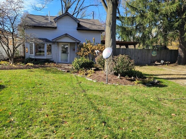 Building Photo - 215 S Pine St