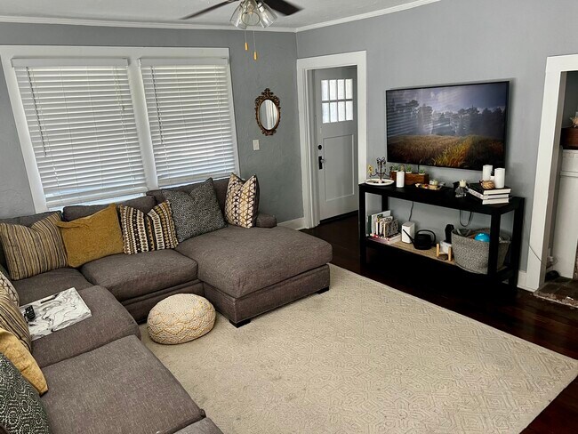 Photo - 1533 Hough St