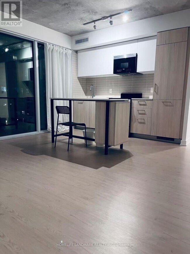 Photo - 65 Mutual St Unit 704