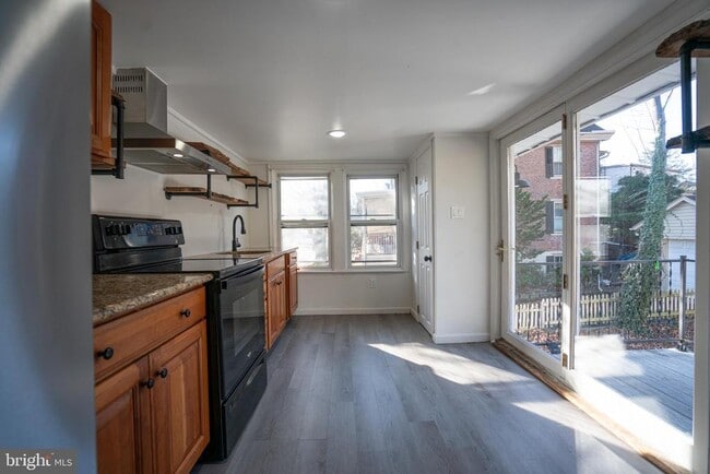 Photo - 729 Main St Unit APT B