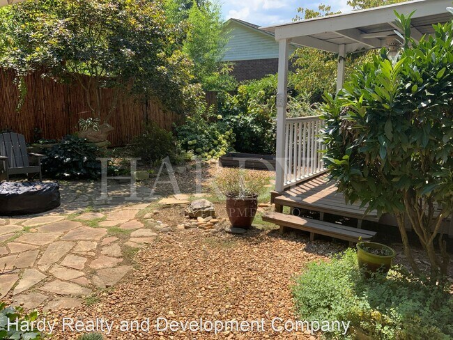 Photo - 2 br, 1 bath House - 616 E 12th St SE