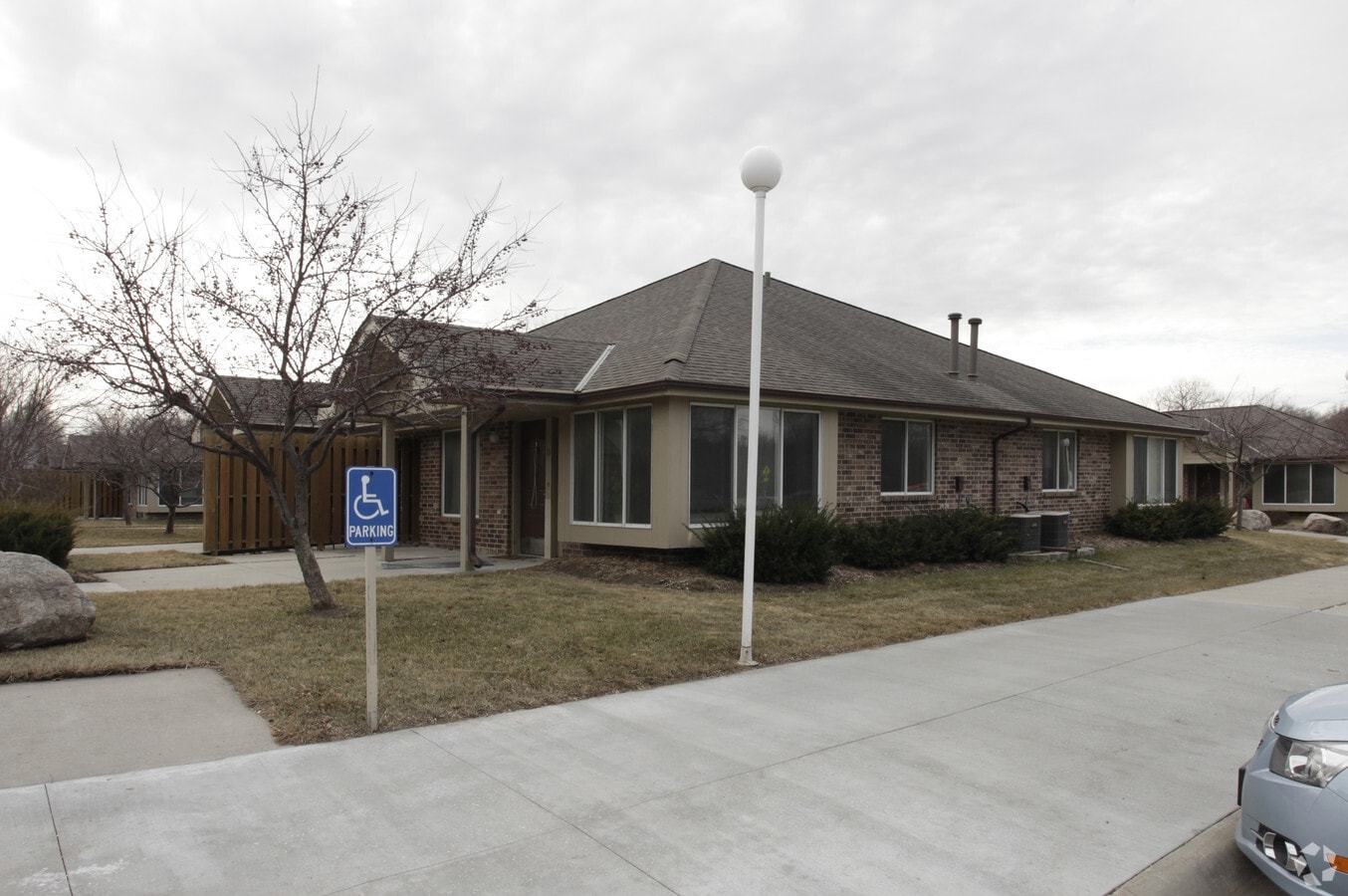 Photo - 8815 Boyd St