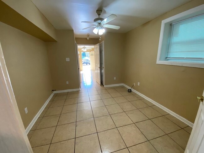 Building Photo - 2325 Ursulines Ave Unit 2327 B