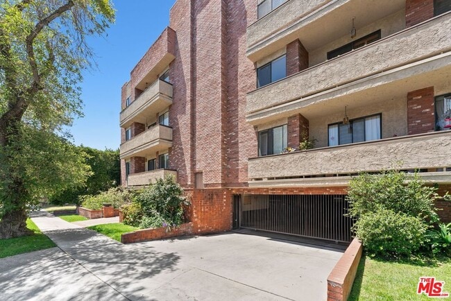 Photo - 1315 S Roxbury Dr Unit 201