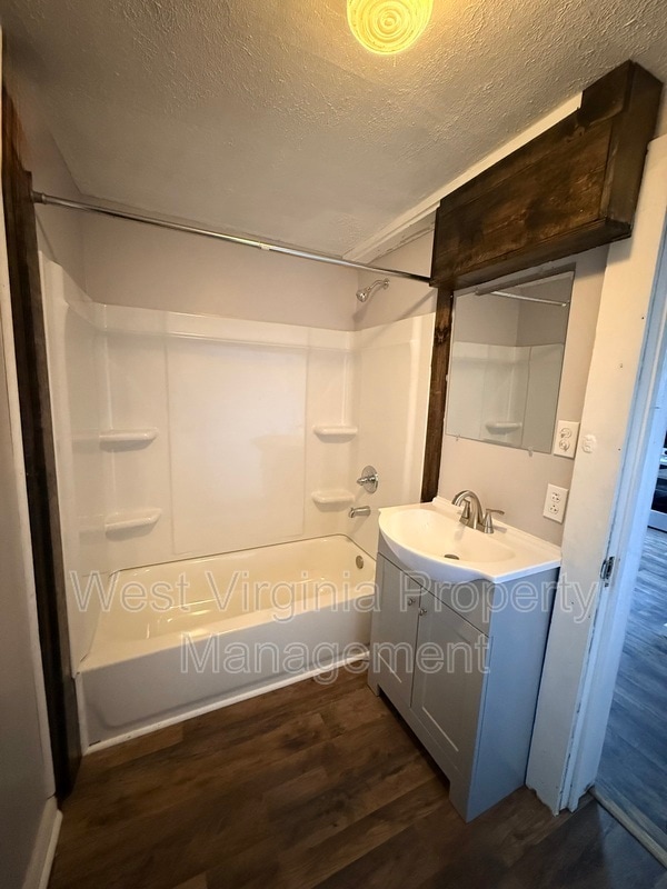 Photo - 304 N 3rd St Unidad Lower