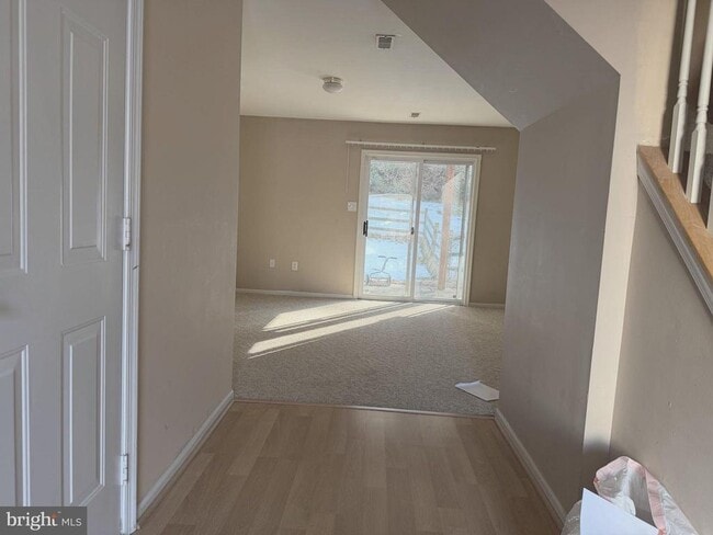 Photo - 20 Emandan Ln