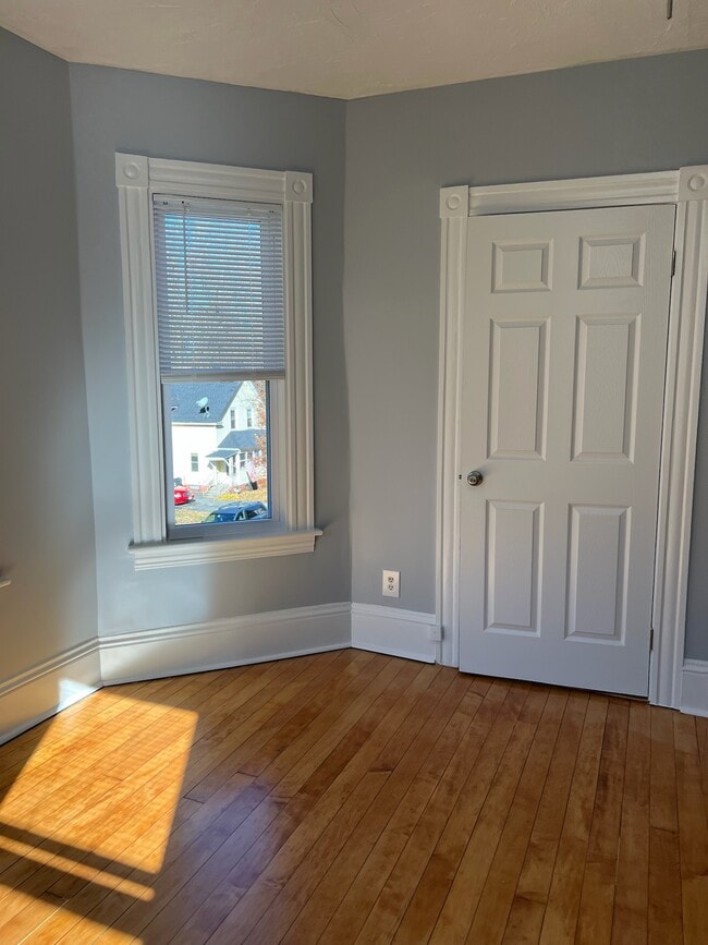 ENTRANCE TO UNIT - 28 Paine St Unit 2 R